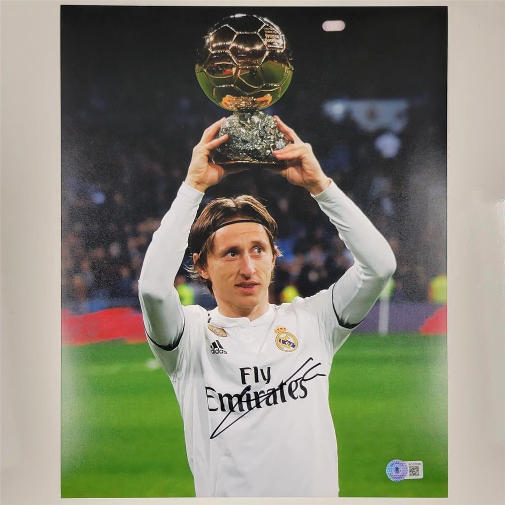 Luka Modric signed Real Madrid 11x14 photo #5 autograph ~ Beckett BAS Holo: Luka Modric signed Real Madrid 11x14 photo #5 autograph ~ Beckett BAS Holo Original/Reprint: Original Product: Photo Sport: Soccer Autograph Authentication: Beckett Authentication Services (BAS) Playe