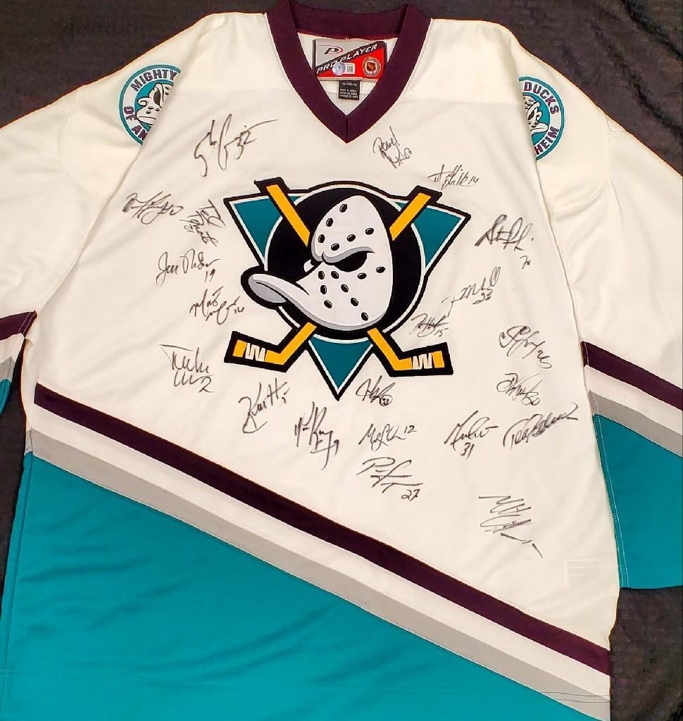 1999-00 Mighty Ducks of Anaheim Team Signed Jersey 21 autos ~ Beckett BAS COA: 1999-00 Mighty Ducks of Anaheim Team Signed Jersey 21 autos ~ Beckett BAS COA Original/Reprint: Original Product: Jersey Sport: Hockey-NHL Autograph Authentication: Beckett Authentication Services (BA