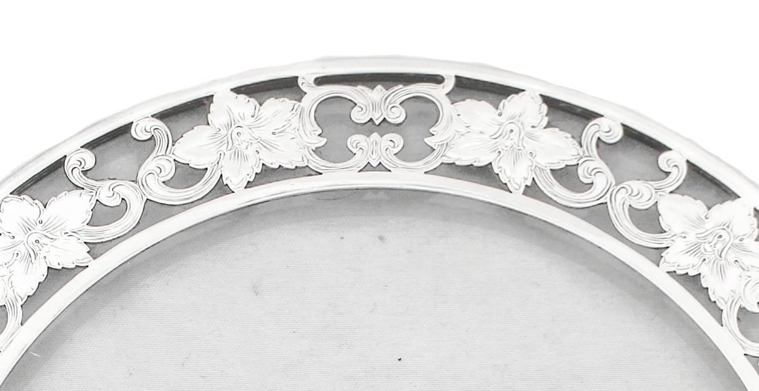 Sterling Silver Trivet by Webster & Company: Sterling Silver Trivet by Webster & Company This exquisite sterling silver trivet, created by Webster & Company, showcases a beautiful glass design. Measuring 0.5 inches in height and 6 inches in diam