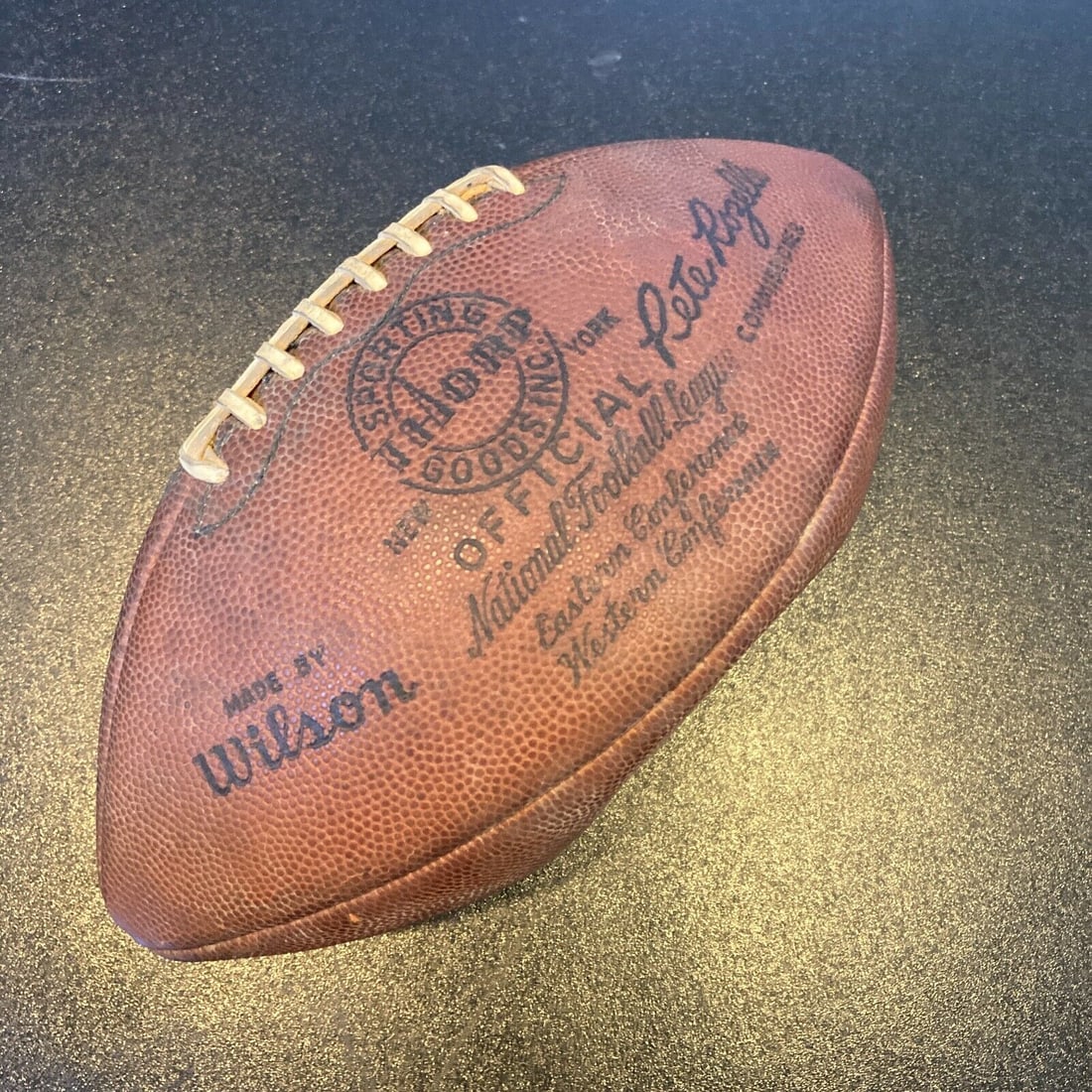 1960s Cleveland Browns Team Signed Game Used The Duke Football With Jim Brown: 1960s Cleveland Browns Team Signed Game Used The Duke Football With Jim Brown Product: Ball Sport: Football-NFL Team: Cleveland Browns Player: Jim Brown Original/Reprint: Original Pre-Owned The MYNT G