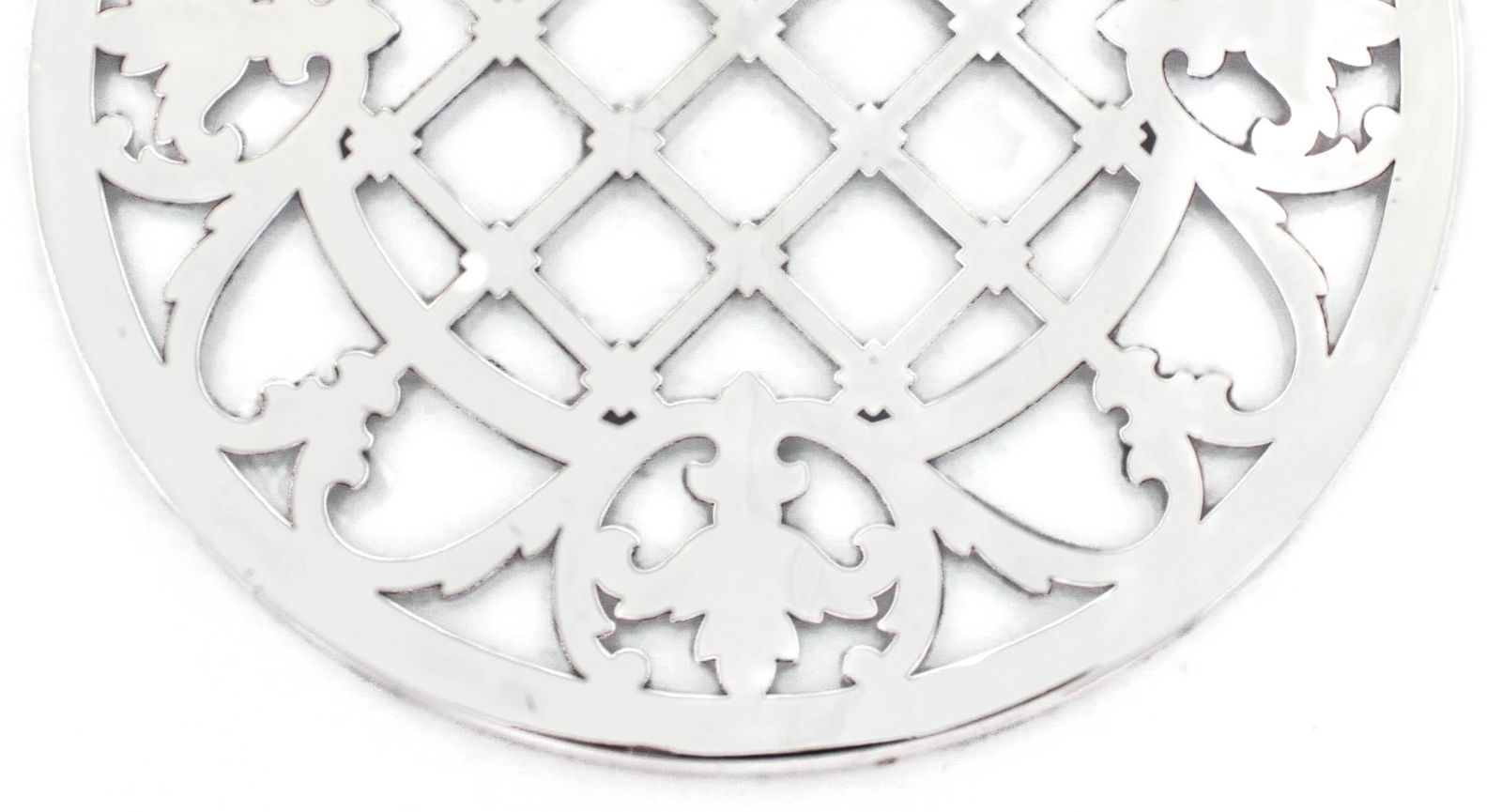 Sterling Silver Trivet by Webster Company 1930s: Sterling Silver Trivet by Webster Company 1930s This exquisite sterling silver trivet, crafted by Webster Company, features a classic design from the 1930s. It measures 0.5 inches in height, 7 inches