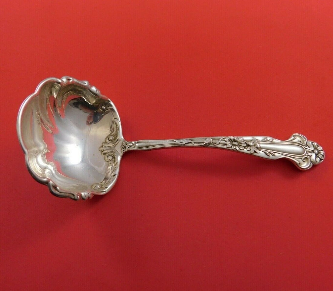 Blackinton Sterling Silver Daisy Gravy Ladle 6.875 Inches Heirloom: Blackinton Sterling Silver Daisy Gravy Ladle 6.875 Inches Heirloom This exquisite gravy ladle is a stunning piece from the renowned brand Blackinton, crafted in high-quality sterling silver. The ladle