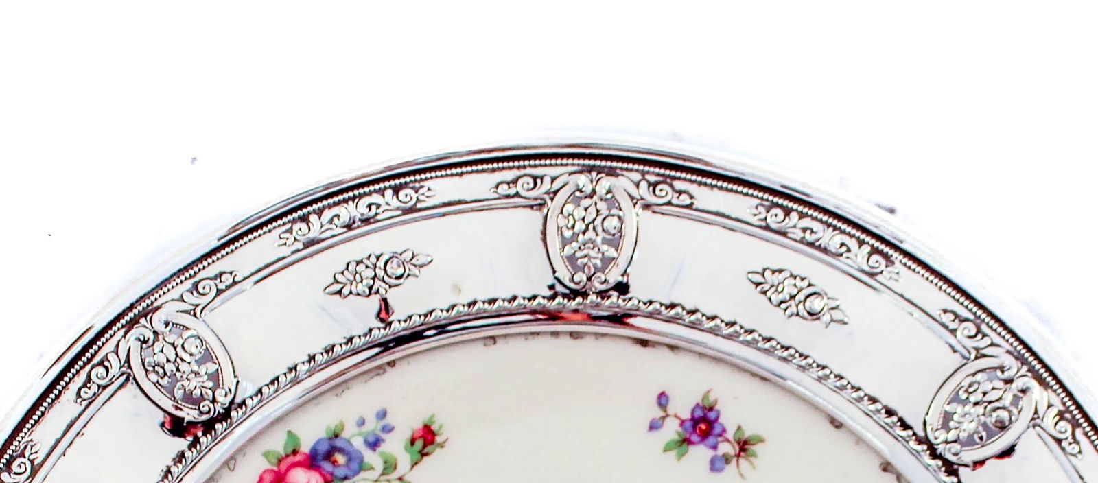 Wallace Silversmiths Sterling Silver and Porcelain Dish 9in Diameter: Wallace Silversmiths Sterling Silver and Porcelain Dish 9in Diameter Sterling and Porcelain Dish. Creator: Wallace Silversmiths (Manufacturer). Dimensions: Height: 1 in (2.54 cm)Diameter: 9 in (22.86