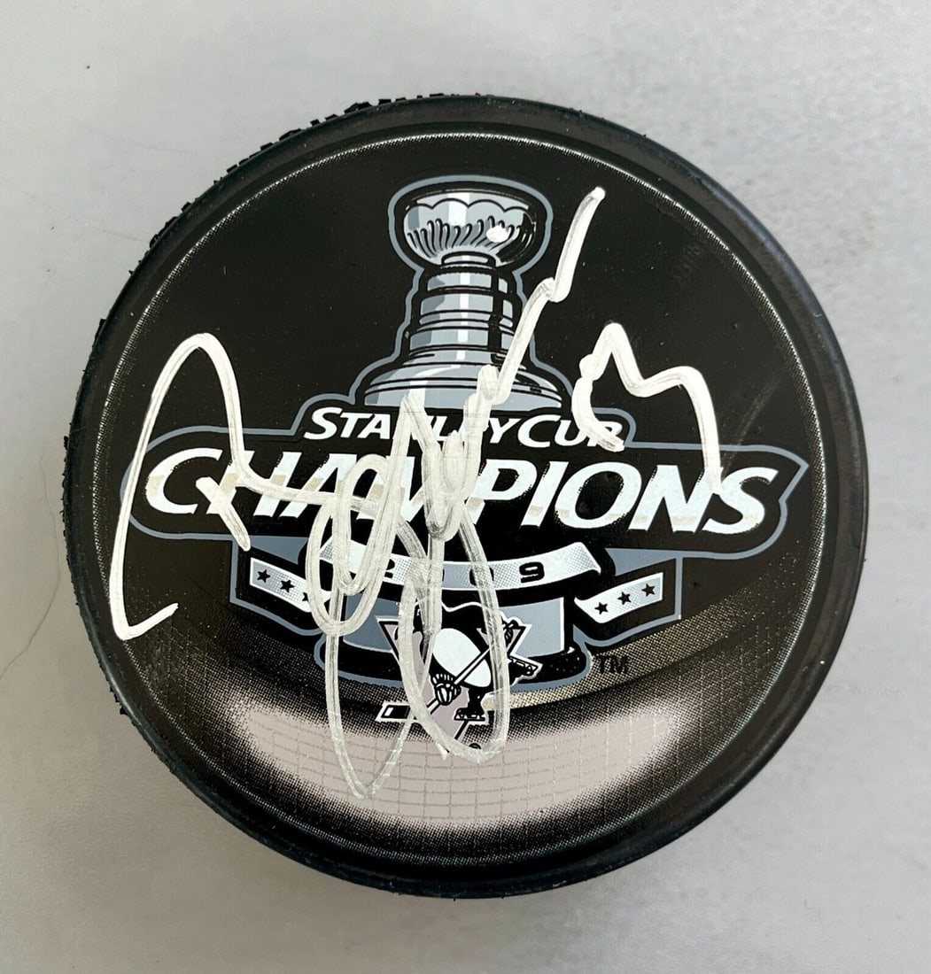 Bill Guerin Signed 2009 Stanley Cup Champions NHL Logo Puck: Bill Guerin Signed 2009 Stanley Cup Champions NHL Logo Puck This original puck features the signature of Bill Guerin, a player of the Pittsburgh Penguins, commemorating the 2009 Stanley Cup Champions.