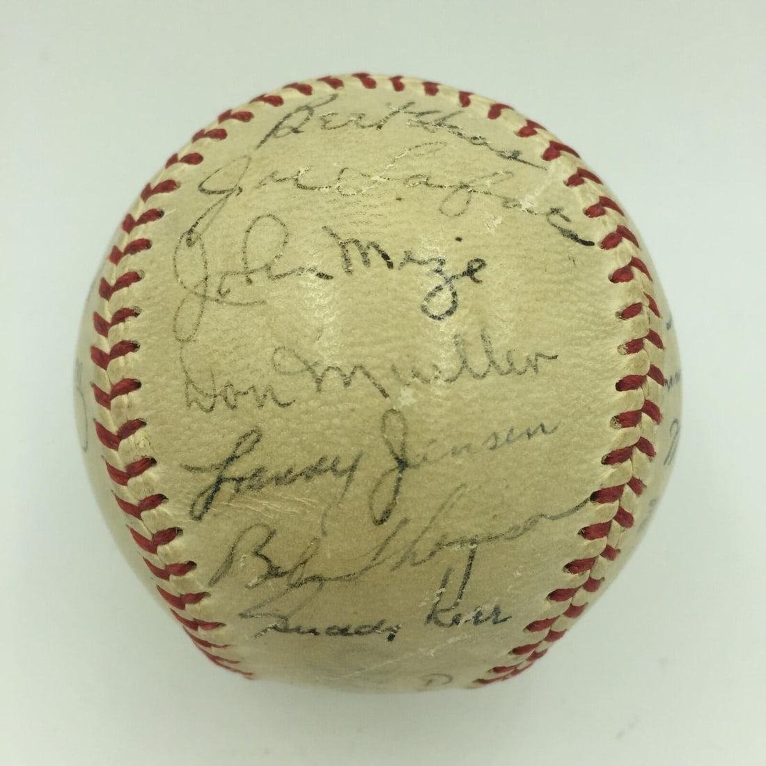 1949 New York Giants Team Signed Baseball 24 Signatures JSA Authentication: 1949 New York Giants Team Signed Baseball 24 Signatures JSA Authentication This is a 1949 New York Giants team signed National League baseball featuring 24 signatures. The ball is authenticated by Jam