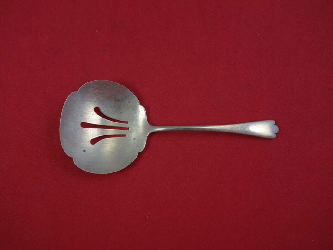Frank Smith Winslow Sterling Silver Pierced Nut Spoon 4.625 Inches: Frank Smith Winslow Sterling Silver Pierced Nut Spoon 4.625 Inches This Winslow nut spoon, crafted by Frank Smith, features a pierced design and measures 4 5/8" in length. Made from sterling silver, t