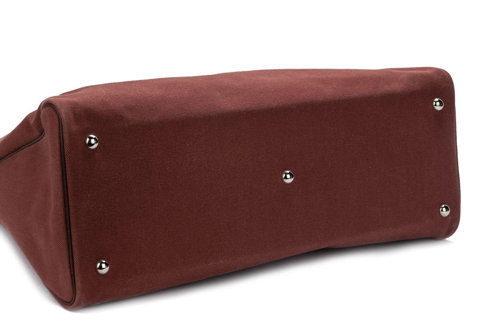 Hermes XXL Heeboo Handbag Toile 19x8x22 Inches 21st Century: Hermes XXL Heeboo Handbag Toile 19x8x22 Inches 21st Century This Hermes XXL Heeboo Handbag Toile features a luxurious design from the renowned brand Hermes. The handbag has dimensions of Height: 19 in