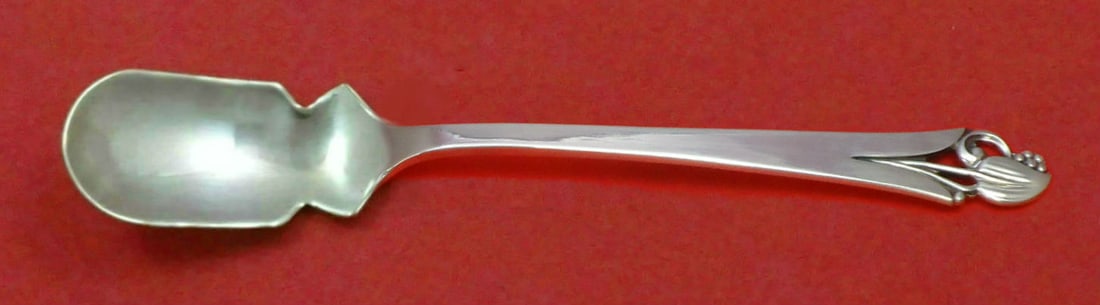 Woodlily by Frank Smith Sterling Silver Horseradish Scoop Custom Made 5 3/4": Woodlily by Frank Smith Sterling Silver Horseradish Scoop Custom Made 5 3/4" Seller Notes: " Excellent" Pattern: Woodlily Brand: Frank Smith Type: Serving Pieces Age: Post-1940 Composition: Sterling S