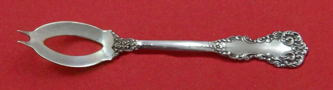 Revere by International Sterling Silver Olive Spoon Ideal 5 1/4" Custom Made: Revere by International Sterling Silver Olive Spoon Ideal 5 1/4" Custom Made Pattern: Revere Brand: International Type: Serving Spoon Age: Post-1940 Composition: Sterling Silver Maker: International F