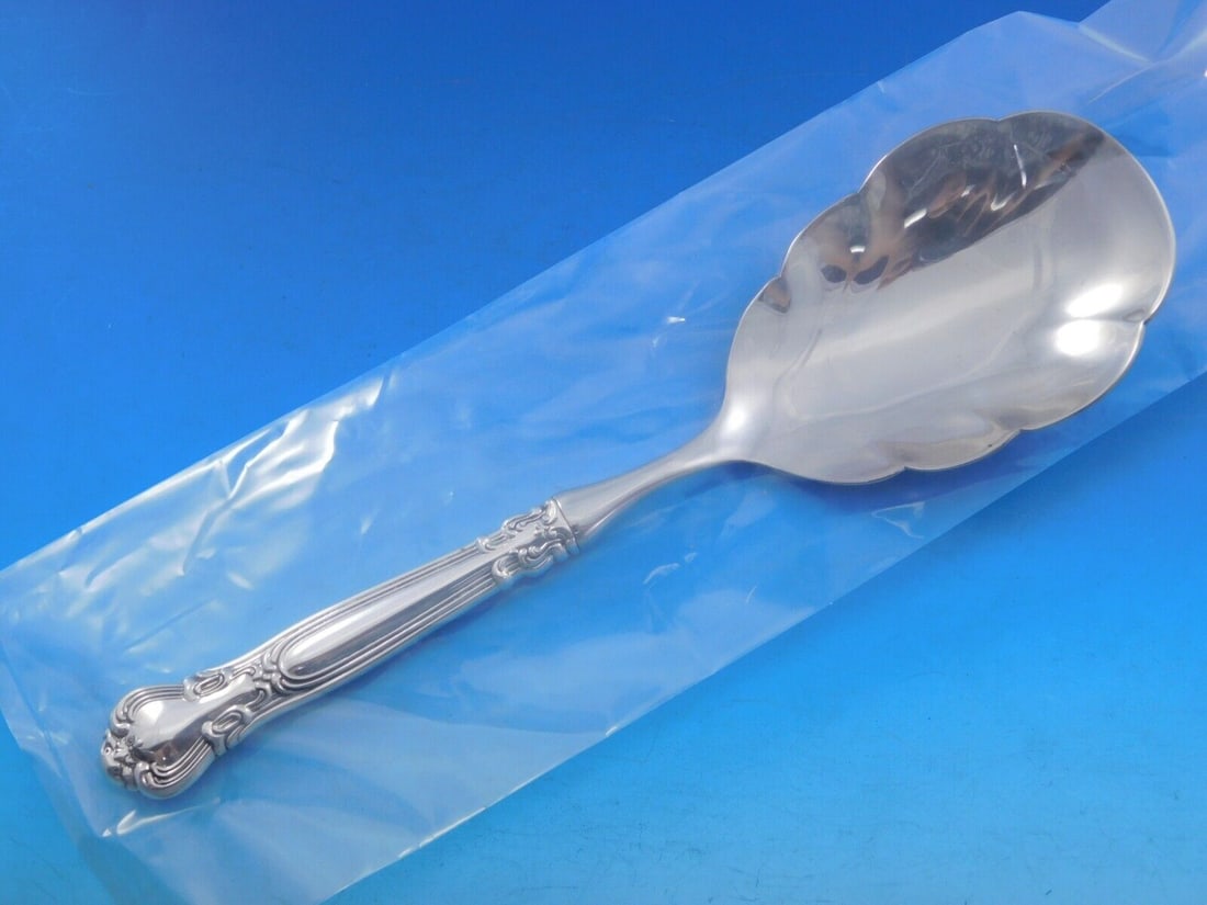 Chantilly by Gorham Sterling Silver Rice Spoon Serving 9 3/4" HH WS Custom: Chantilly by Gorham Sterling Silver Rice Spoon Serving 9 3/4" HH WS Custom Seller Notes: " Excellent condition" Brand: Gorham Pattern: Chantilly Composition: Sterling Silver Type: Serving Pieces Age: