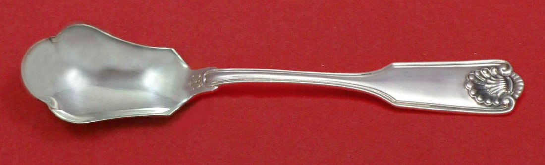 Fiddle Shell by Frank Smith Sterling Silver Relish Scoop Custom Made 5 3/4": Fiddle Shell by Frank Smith Sterling Silver Relish Scoop Custom Made 5 3/4" Seller Notes: " Excellent" Maker: Frank Smith Composition: Sterling Silver Age: Post-1940 Type: Relish Scoop Fiddle shell by