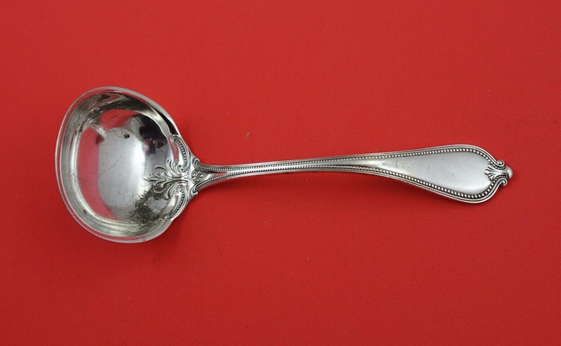 Old Newbury by Towle Sterling Silver Gravy Ladle 6 5/8": Old Newbury by Towle Sterling Silver Gravy Ladle 6 5/8" Seller Notes: " Excellent condition" Brand: Towle Pattern: Old Newbury Composition: Sterling Silver Type: Ladle Maker: Towle Age: 1900-1940 Old 
