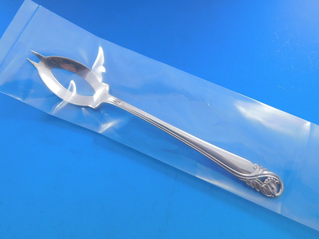 Spring Glory by International Sterling Silver Olive Spoon Ideal Custom 5 3/4": Spring Glory by International Sterling Silver Olive Spoon Ideal Custom 5 3/4" Brand: International Silver Pattern: Spring Glory Composition: Sterling Silver Type: Spoon Maker: International Spring glo