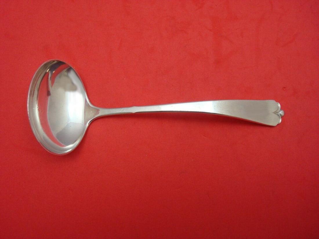 Lotus by Watson-Wallace Sterling Silver Sauce Ladle 5 1/4" Serving: Lotus by Watson-Wallace Sterling Silver Sauce Ladle 5 1/4" Serving Seller Notes: " Excellent condition" Age: 1900-1940 Brand: Watson-Wallace Pattern: Lotus Type: Ladle Composition: Sterling Silver Mak