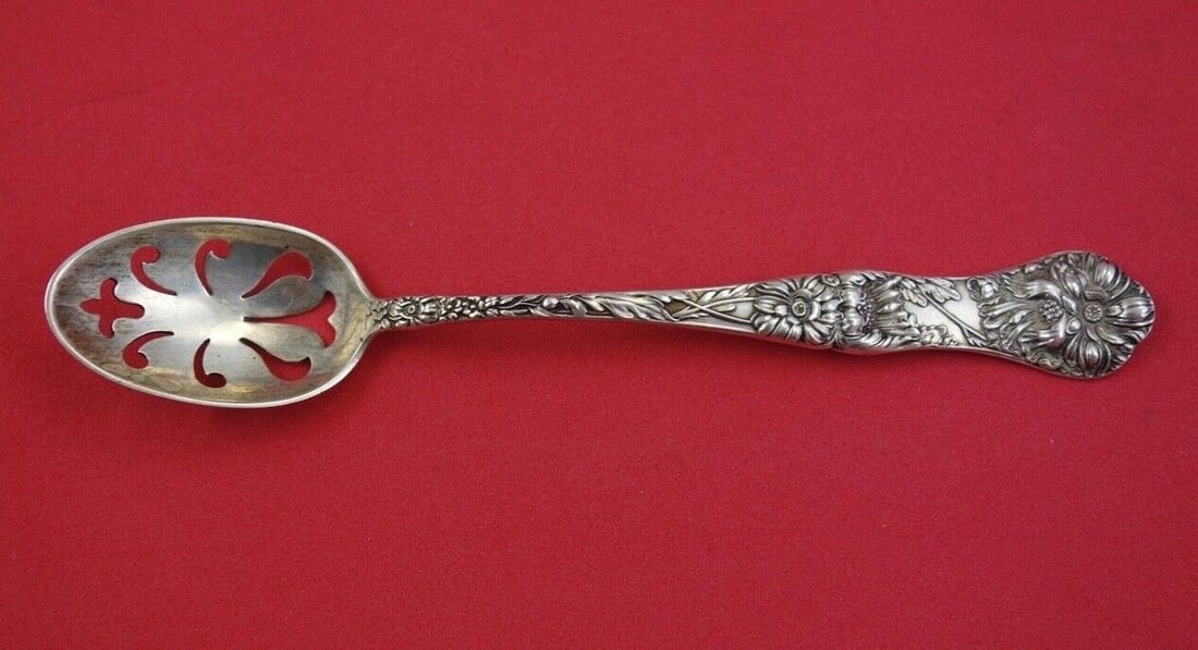 Yetive by Mount Vernon Sterling Silver Olive Spear original pierced 6": Yetive by Mount Vernon Sterling Silver Olive Spear original pierced 6" Seller Notes: " Excellent" Maker: Mount Vernon Composition: Sterling Silver Age: 1850-1899 Brand: Mount Vernon Pattern: Yetive Ty