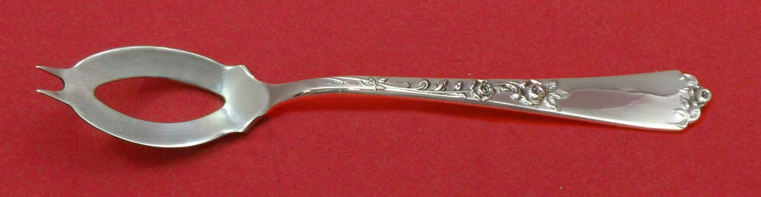 Sterling Rose By Wallace Sterling Silver Olive Spoon Ideal 5 3/8" Custom Made: Sterling Rose By Wallace Sterling Silver Olive Spoon Ideal 5 3/8" Custom Made Maker: Wallace Composition: Sterling Silver Type: Olive Spoon Age: Post-1940 Sterling rose by wallace sterling silver cust