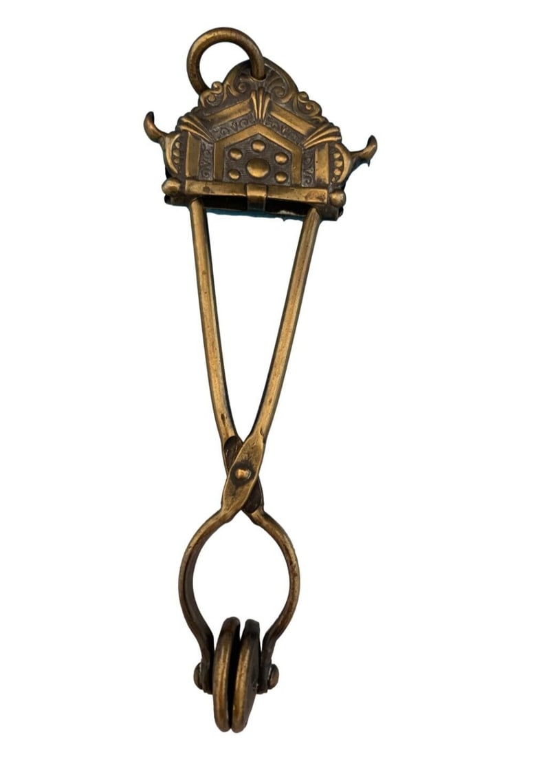 Victorian Brass Skirt Lifter with Geometric Design 6 1/4: Victorian Brass Skirt Lifter with Geometric Design 6 1/4 Brand: Victorian Style: Victorian Type: Skirt Lifter Victorian brass, skirt lifter with geometric design 6 1/4" with ring victorian brass, skir
