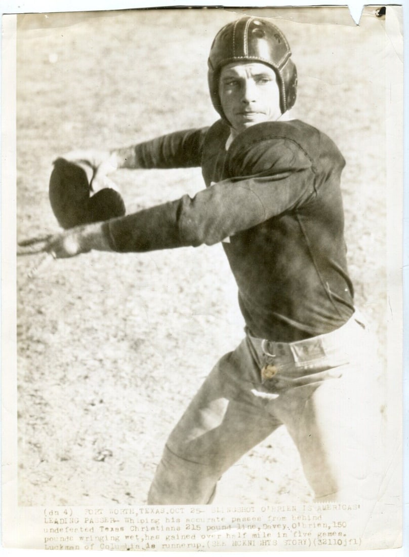 Davey O'Brien 1938 Original 8x11 Press Wire Photo TCU Horned Frogs: Davey O'Brien 1938 Original 8x11 Press Wire Photo TCU Horned Frogs Sport: Football Player: Davey O'Brien Year: 1938 Team-NFL: TCU Horned Frogs Original/Reproduction: Original Team: TCU Horned Frogs Co