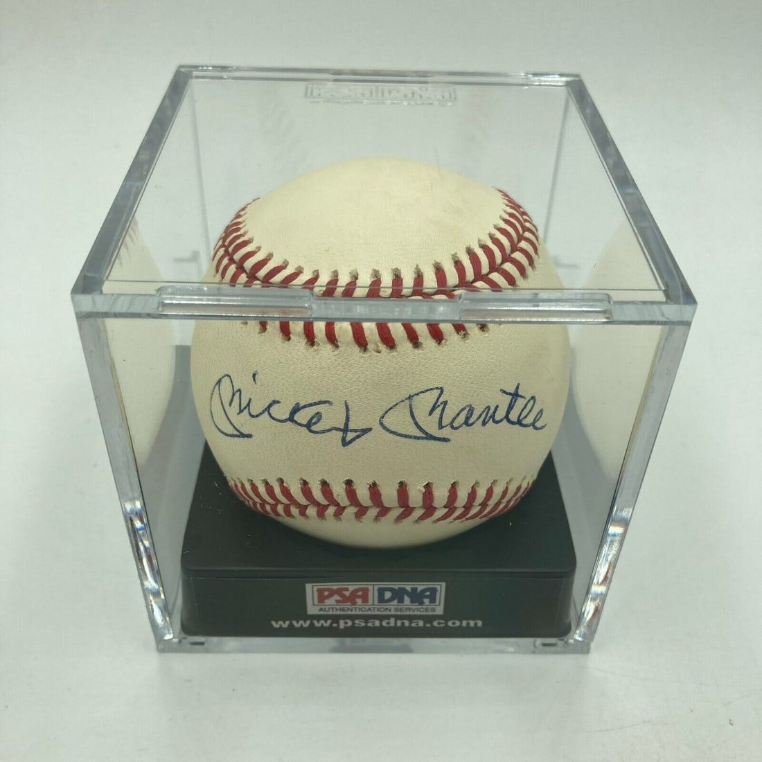 Mickey Mantle Signed American League Baseball PSA DNA Graded MINT 9: Mickey Mantle Signed American League Baseball PSA DNA Graded MINT 9 Product: Ball Sport: Baseball-MLB Autograph Authentication: Professional Sports Authenticator (PSA) Team: New York Yankees Player: M
