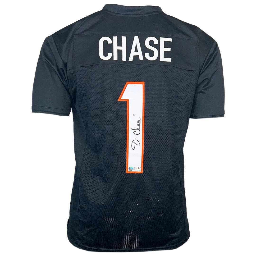 Ja'Marr Chase Signed Cincinnati Black Football Jersey (Beckett): Ja'Marr Chase Signed Cincinnati Black Football Jersey (Beckett) Autograph Authentication: Beckett Autographed: Yes League: NFL Size: XL Sport: Football Ja'Marr Chase Signed Cincinnati Black Football J