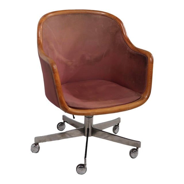 Ward Bennett for Brickell Swivel Tilt Desk Office Chair C 1985: Ward Bennett for Brickell Swivel Tilt Desk Office Chair C 1985 Structurally sound and sturdy - fully functional - the chair will need to be reupholstered. Dimensions: 24"W x 25"D x 34"H Styles: Ming M