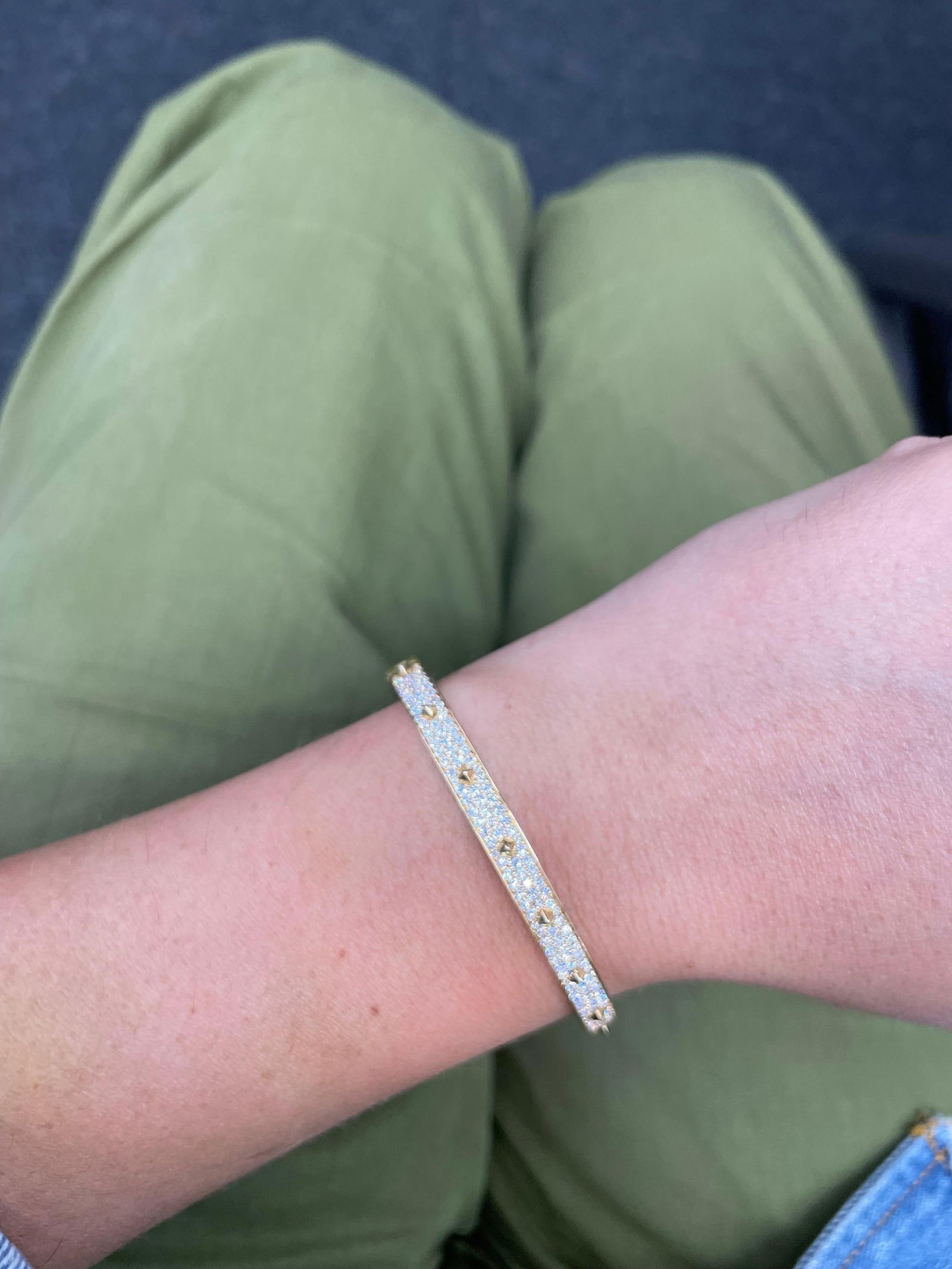 Diamond Spike Hinge Bangle Bracelet 1.75 Carats F VS Italian 18K Yellow Gold: Diamond Spike Hinge Bangle Bracelet 1.75 Carats F VS Italian 18K Yellow Gold Creator: Crivelli Metal: 18k Gold Yellow Gold Stone: Diamond Stone Cut: Round Cut Weight: 16.7 g Dimensions: Height: 0.2 in