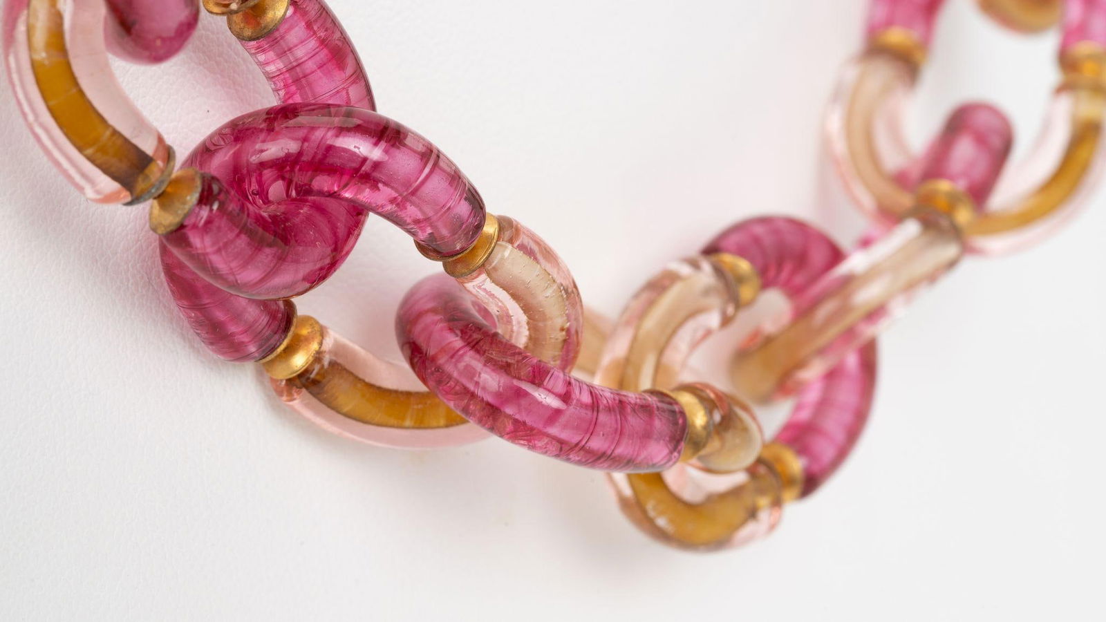 Seguso X Chanel Murano Glass Chocker: Seguso X Chanel Murano Glass Chocker Creator: Archimede Seguso Dimensions: Width: 1.75 in (44.45 mm)Length: 18.5 in (469.9 mm) Place of Origin: Italy Period: 21st Century Date of Manufacture: 1960 Exc