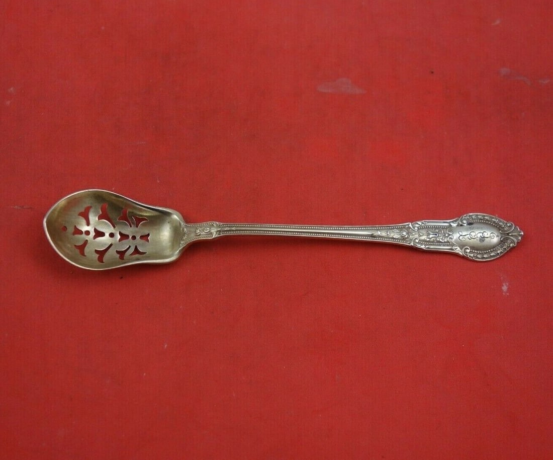 Tuileries by Gorham Sterling Silver Olive Spoon Gold Washed Pierced Orig 5 3/4": Tuileries by Gorham Sterling Silver Olive Spoon Gold Washed Pierced Orig 5 3/4" Seller Notes: " Excellent condition" Maker: Gorham Composition: Sterling Silver Age: 1900-1940 Brand: Gorham Pattern: Tu