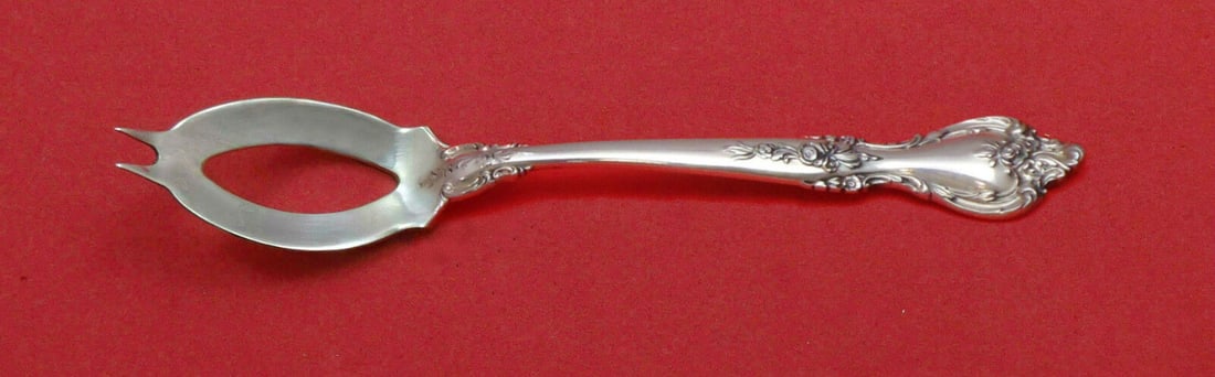 Delacourt By Lunt Sterling Silver Olive Spoon Ideal 5 7/8" Custom Made: Delacourt By Lunt Sterling Silver Olive Spoon Ideal 5 7/8" Custom Made Type: Serving Spoon Brand: Lunt Composition: Sterling Silver Maker: Lunt Pattern: Delacourt Age: Post-1940 Featured Refinements: