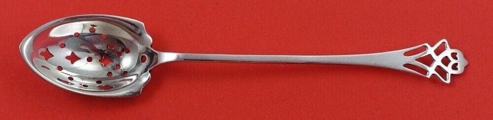 Pynchon by Lunt Sterling Silver Olive Spoon original 5 3/4": Pynchon by Lunt Sterling Silver Olive Spoon original 5 3/4" Seller Notes: " Excellent Condition" Brand: Lunt Pattern: Pynchon Composition: Sterling Silver Type: Spoon Maker: Lunt Age: Post-1940 Pyncho