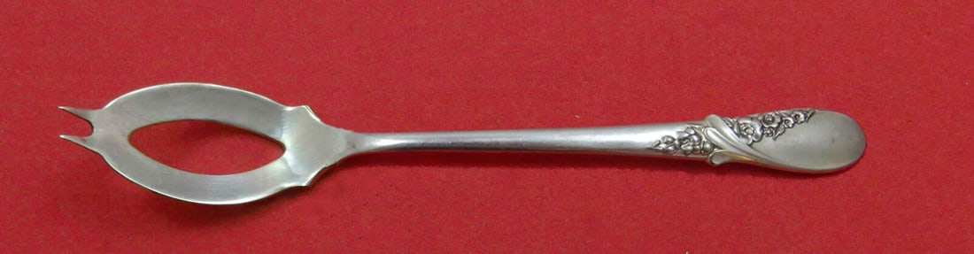 May Melody by International Sterling Silver Olive Spoon Ideal 5 3/4" Custom Made: May Melody by International Sterling Silver Olive Spoon Ideal 5 3/4" Custom Made Pattern: May Melody Brand: International Type: Serving Spoon Age: Post-1940 Composition: Sterling Silver Maker: Interna