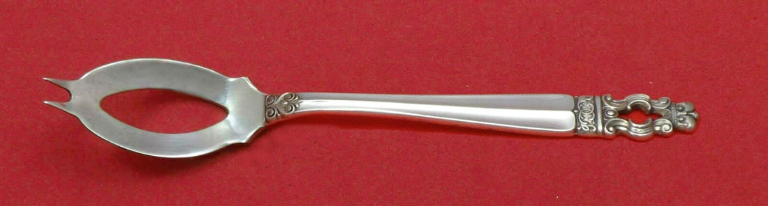 Sovereign Hispana By Gorham Sterling Silver Olive Spoon Ideal 5 3/4" Custom Made: Sovereign Hispana By Gorham Sterling Silver Olive Spoon Ideal 5 3/4" Custom Made Pattern: Sovereign-Hispana Brand: Gorham Type: Serving Spoon Age: Post-1940 Composition: Sterling Silver Maker: Gorham