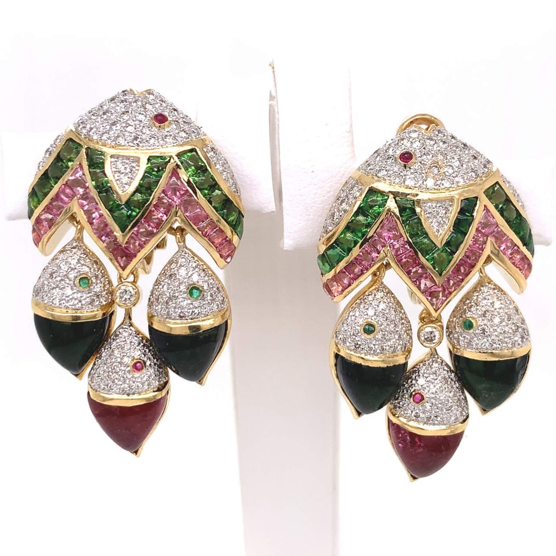 18K Yellow Gold Diamond Tourmaline Fish Chandelier Earrings 3.00 Ct: 18K Yellow Gold Diamond Tourmaline Fish Chandelier Earrings 3.00 Ct 18K Yellow Gold Diamond and Tourmaline Fish Earrings, weighing 37.0 grams. Set with 294 Diamonds weighing approximately 3.00 Ct, wit