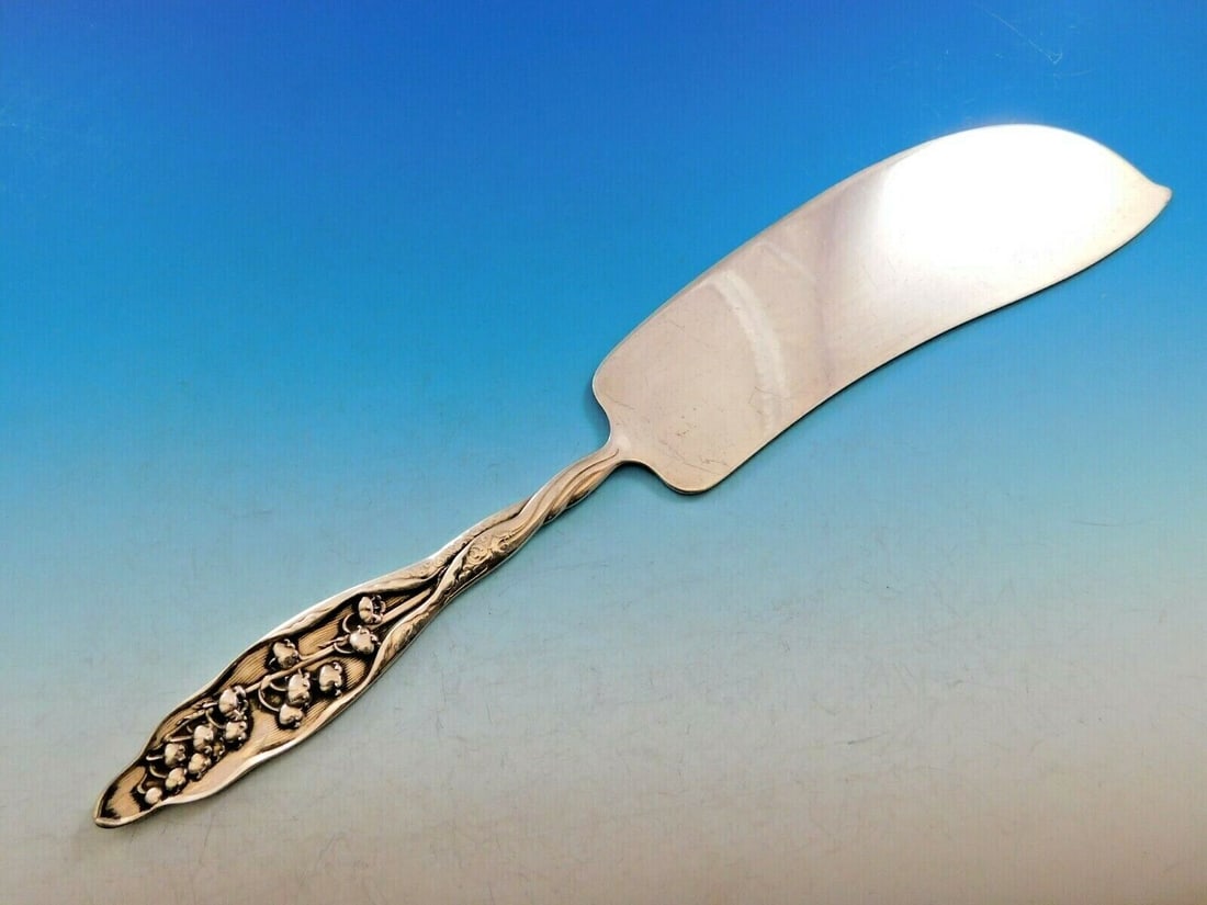 Whiting Sterling Silver Ice Cream Slice 12.5in Lily of the Valley Vintage Serveware: Whiting Sterling Silver Ice Cream Slice 12.5in Lily of the Valley Vintage Serveware Presenting a stunning vintage ice cream slice from Whiting, measuring 12 1/2". Crafted from high-quality sterling si