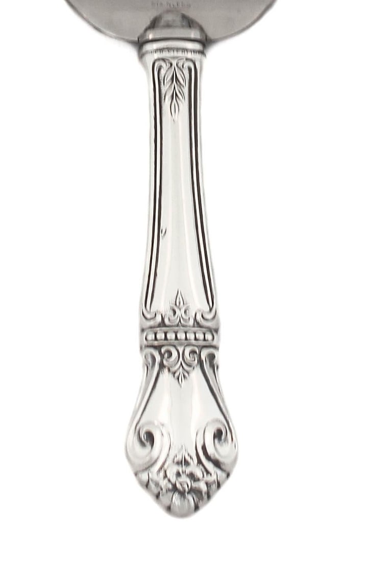 Sterling Silver Pie Server by Wallace Silversmiths: Sterling Silver Pie Server by Wallace Silversmiths This elegant pie server is crafted from sterling silver by Wallace Silversmiths, originating from the United States. With a height of 9 inches, width