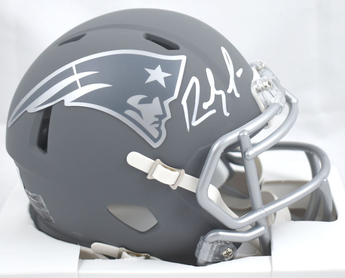 Randy Moss Autographed New England Patriots Mini Helmet - Beckett Authenticated: Randy Moss Autographed New England Patriots Mini Helmet - Beckett Authenticated This is an original New England Patriots mini helmet autographed by Randy Moss, a celebrated football player. The helmet