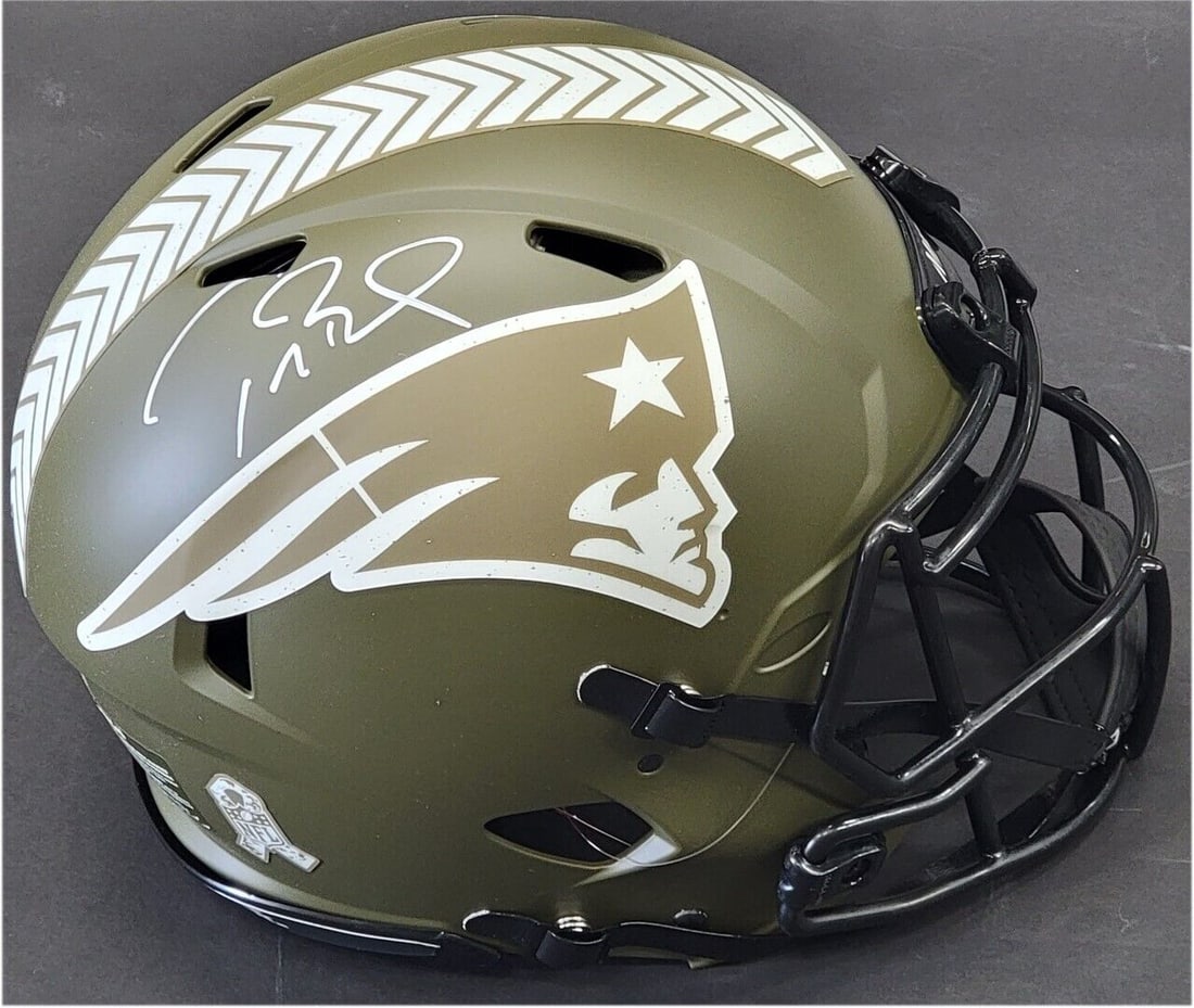 Tom Brady Signed Authentic Speed Football Helmet: Tom Brady Signed Authentic Speed Football Helmet This authentic New England Patriots football helmet, signed by legendary quarterback Tom Brady, is a remarkable collector's item. It features a distinc