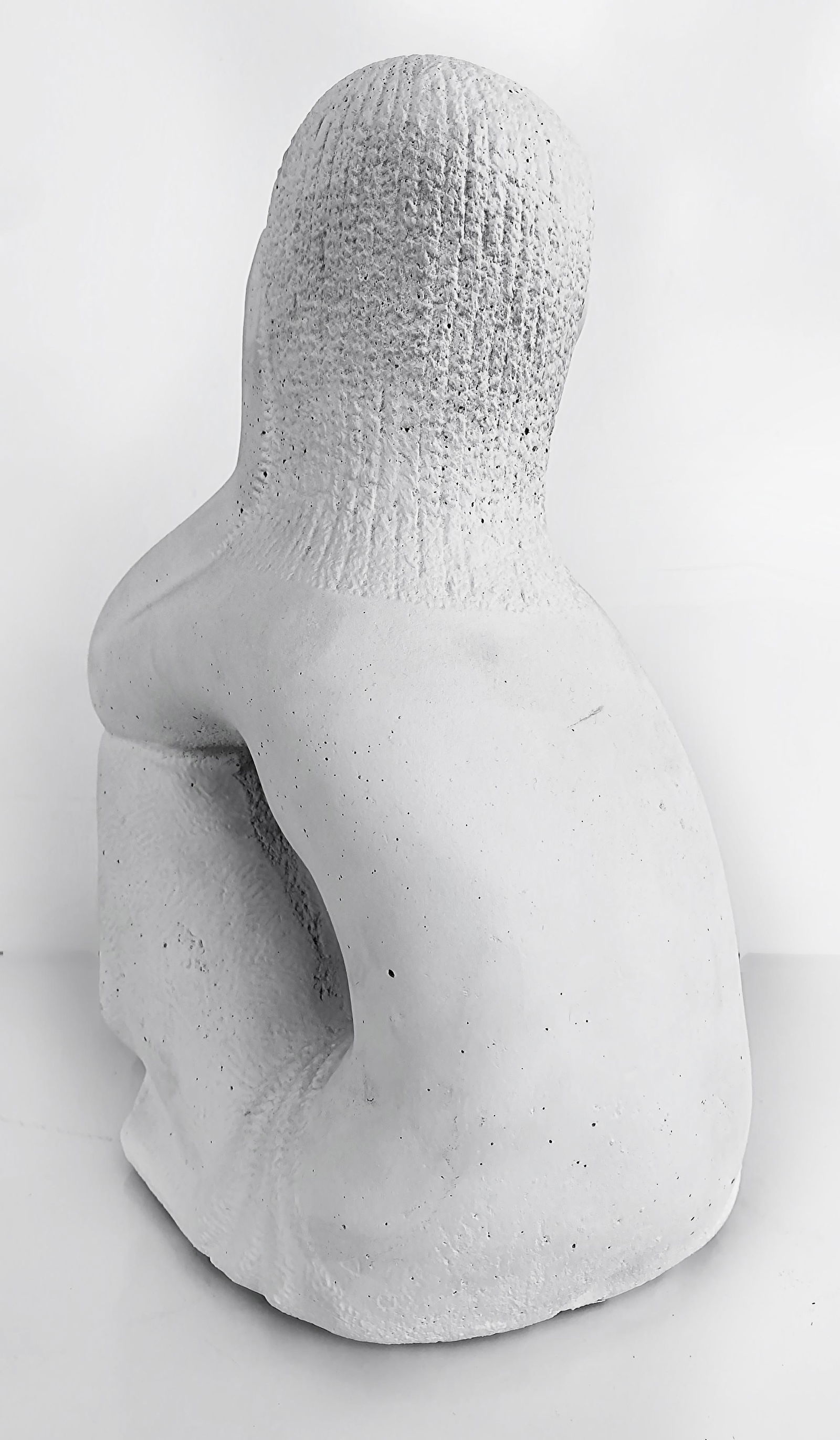 Seated Nude Sculpture by Chuck Dodson circa 1975: Seated Nude Sculpture by Chuck Dodson circa 1975 This captivating sculpture by Chuck Dodson features a seated nude figure, expertly crafted in composition. Measuring 13.5 inches in height, 10.75 inche