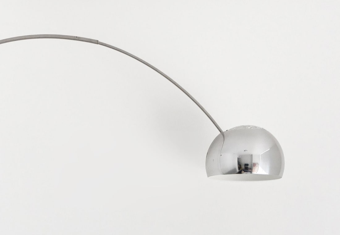 Italian Arco Floor Lamp Mid-Century Modern 1962: Italian Arco Floor Lamp Mid-Century Modern 1962 The Italian Arco Floor Lamp, designed by Achille and Pier Giacomo Castiglioni for Flos, is an iconic piece of Mid-Century Modern design. This elegant la