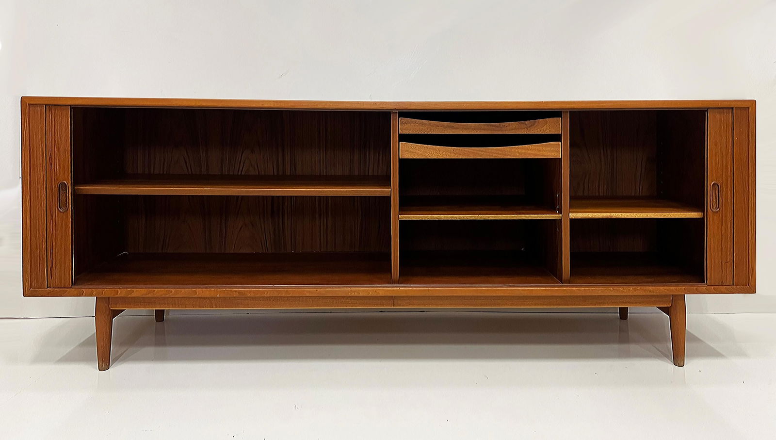 Danish Modern Teak Credenza Arne Vodder with Tambour Doors: Danish Modern Teak Credenza Arne Vodder with Tambour Doors This exquisite Danish Modern teak credenza, designed by Arne Vodder and produced by Sibast Mobelfabrik, showcases the timeless elegance of Sc