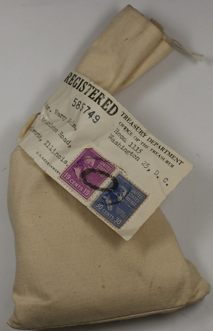 1945 Vintage Sealed Bag Uncirculated Silver Coins WWII Era US Mint Set: 1945 Vintage Sealed Bag Uncirculated Silver Coins WWII Era US Mint Set This rare 1945 vintage original sealed bag features a collection of uncirculated silver coins from the WWII era, specifically a U