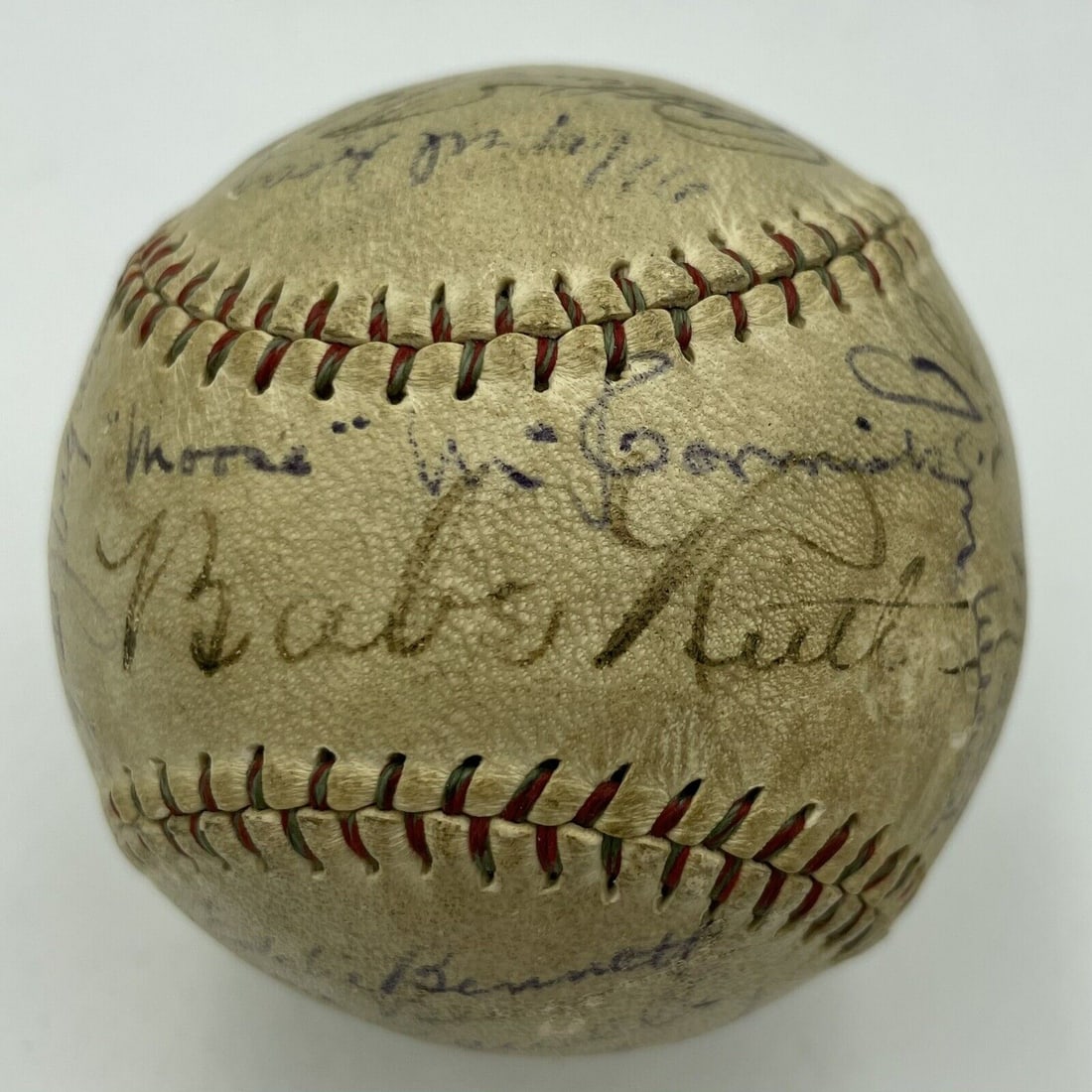 Babe Ruth & Lou Gehrig 1929 New York Yankees Team Signed Baseball Beckett COA: Babe Ruth & Lou Gehrig 1929 New York Yankees Team Signed Baseball Beckett COA Sport: Baseball-MLB Player: Babe Ruth Autograph Authentication: Beckett Authentication Services (BAS) Original/Reprint: Or