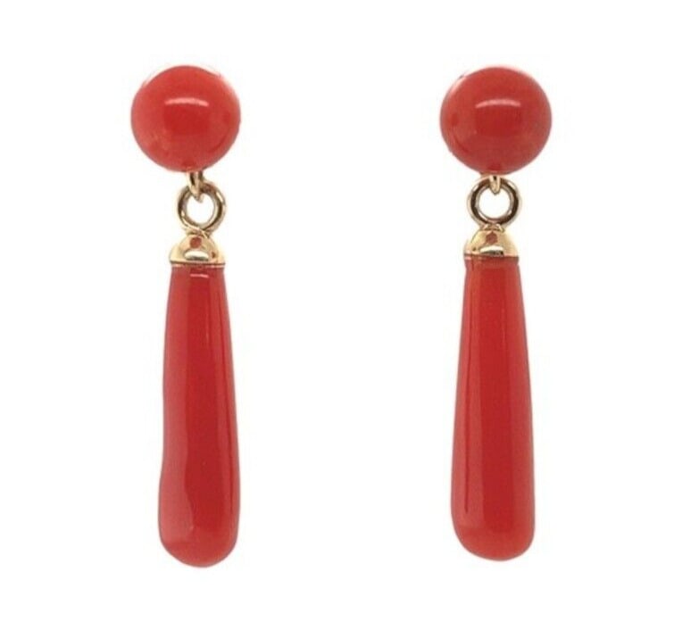 14k Yellow Gold Coral Briolette Dangle Earrings: 14k Yellow Gold Coral Briolette Dangle Earrings Introducing a stunning pair of 14k Gold Ox Blood Red Genuine Coral Briolette Earrings, an exquisite estate piece in excellent condition. These dangle/dr
