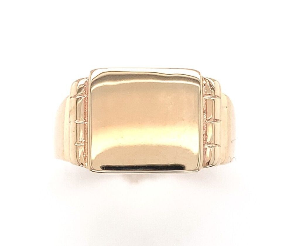 Vintage 10k Yellow Gold Men's Signet Ring Size 11 Un-Engraved: Vintage 10k Yellow Gold Men's Signet Ring Size 11 Un-Engraved This exquisite 10k Yellow Gold Men's Signet Ring features a classic square center and is un-engraved, making it a timeless piece for any c