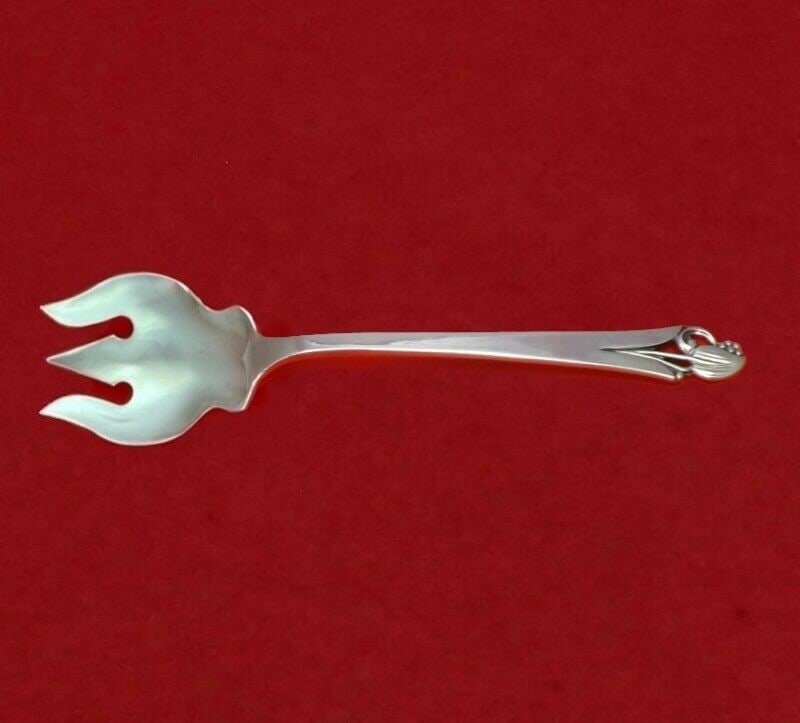 Frank Smith Sterling Silver Woodlily Ice Cream Fork 6 3/8": Frank Smith Sterling Silver Woodlily Ice Cream Fork 6 3/8" Discover the exquisite Woodlily Sterling Silver Ice Cream Fork, crafted by renowned maker Frank Smith. This elegant fork features a classic C