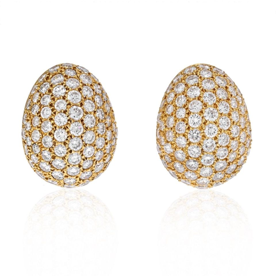 Van Cleef & Arpels 18K Yellow Gold Pave Round Diamond Cluster Earrings: Van Cleef & Arpels 18K Yellow Gold Pave Round Diamond Cluster Earrings Type: Earrings Metal: 18K Yellow Gold Grams: 11.7 Measurements: Length: 21mm Condition: Excellent. Signed By: VCA Brand: Van Clee