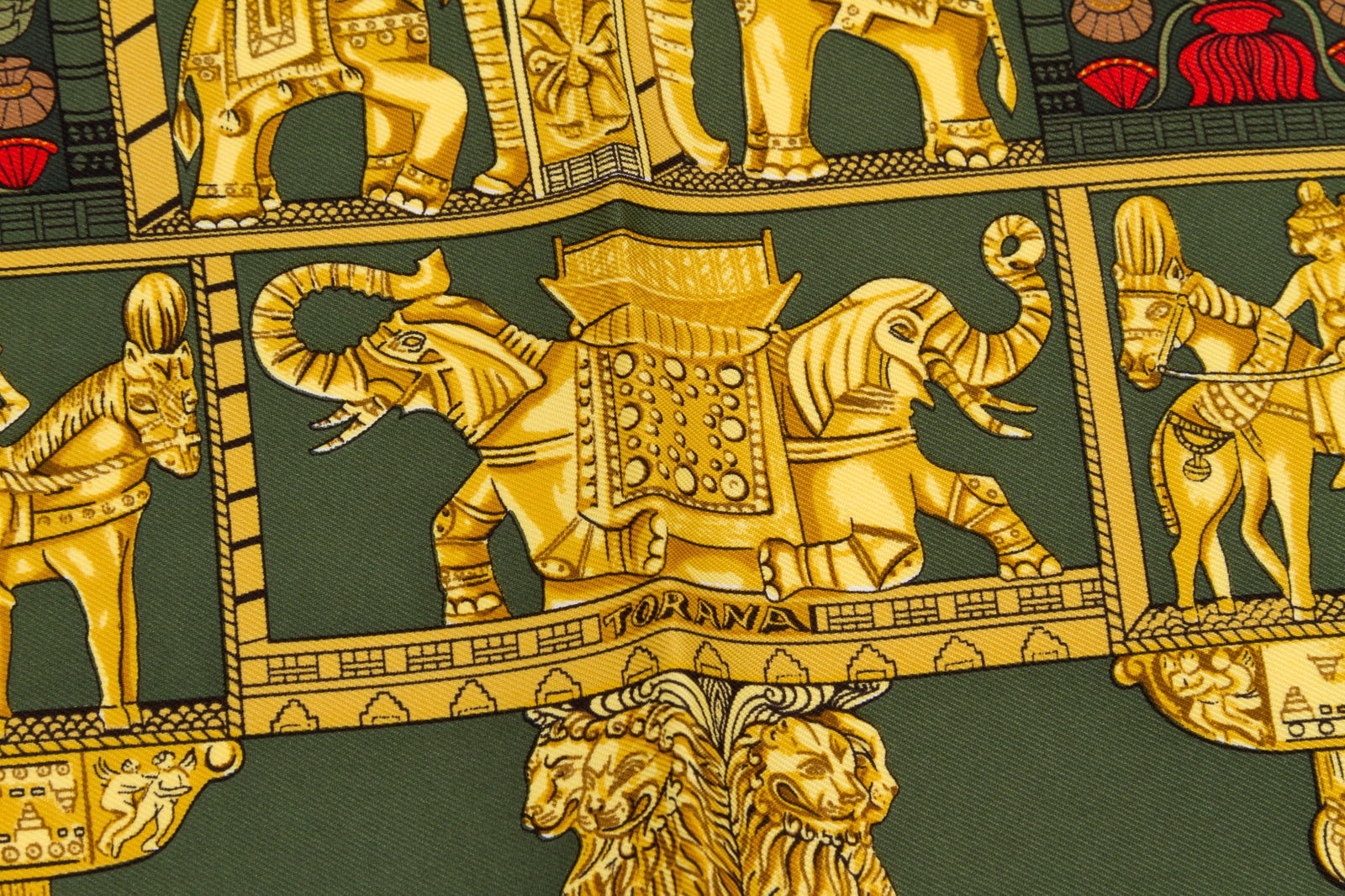 Hermes Torana Green Silk 21st Century Pochette 16.5 Inches: Hermes Torana Green Silk 21st Century Pochette 16.5 Inches This exquisite Hermes Torana Green Silk Pawnee Pochette is a designer piece that showcases the luxury and craftsmanship associated with the H