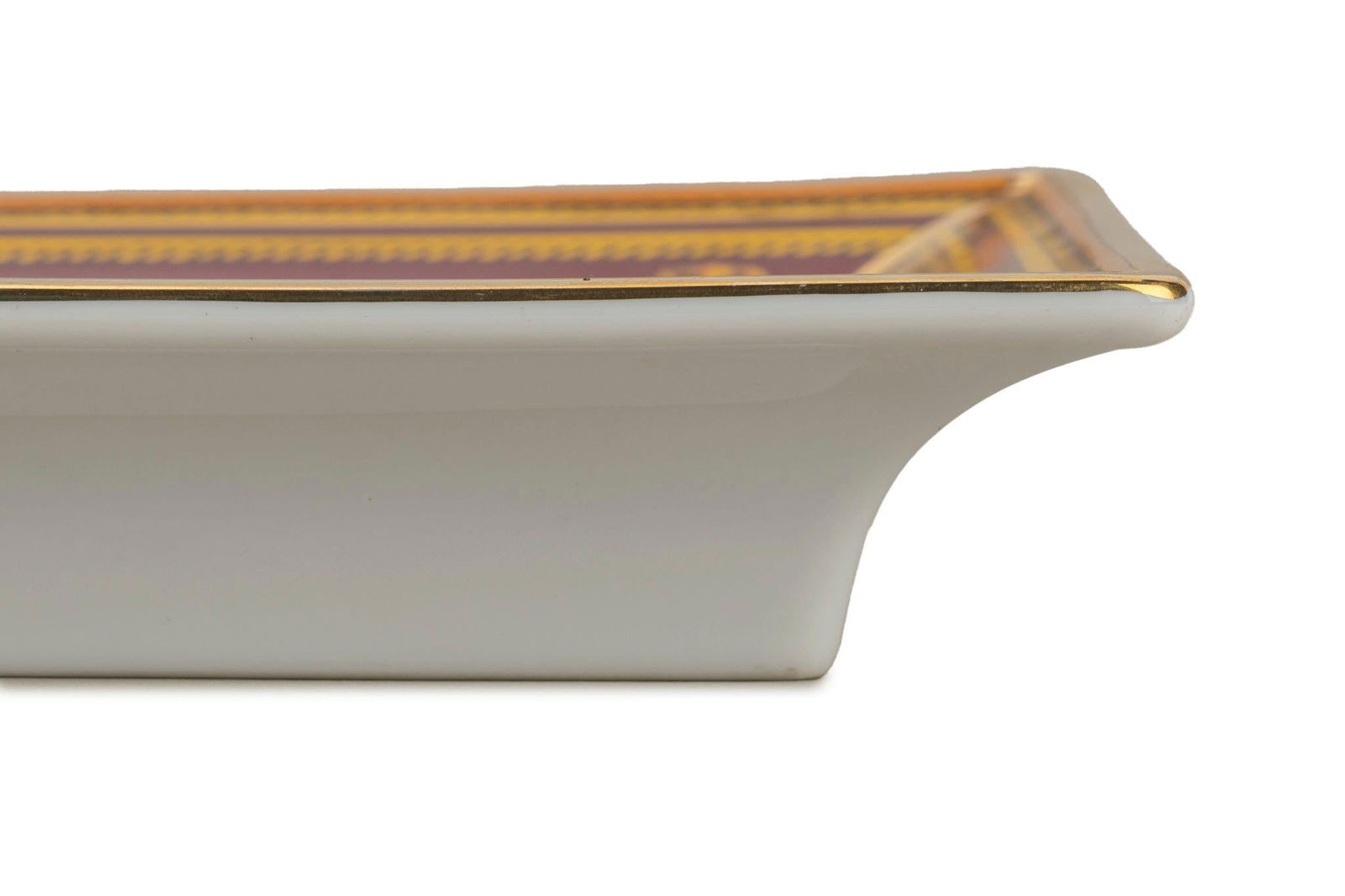 Gucci Vintage Porcelain Ashtray 7.25 Inches 20th Century: Gucci Vintage Porcelain Ashtray 7.25 Inches 20th Century This exquisite Gucci Vintage Ashtray combines luxury and functionality, crafted from high-quality porcelain. Measuring 7.25 inches in height an