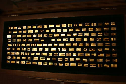 Gold Plated Silver World Flags Collector Set Decorative Piece: Gold Plated Silver World Flags Collector Set Decorative Piece This beautiful set features official flags of all nations, crafted from gold-plated silver, making it an exquisite decorative piece for co