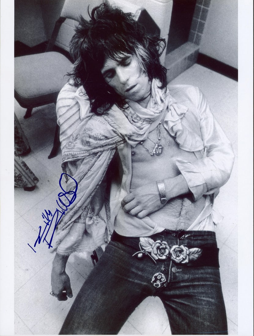Keith Richards Signed The Rolling Stones 10.5x14 Photo JSA: Keith Richards Signed The Rolling Stones 10.5x14 Photo JSA This is an authentic signed photograph of Keith Richards from The Rolling Stones, measuring 10.5x14 inches. The black and white image showcas